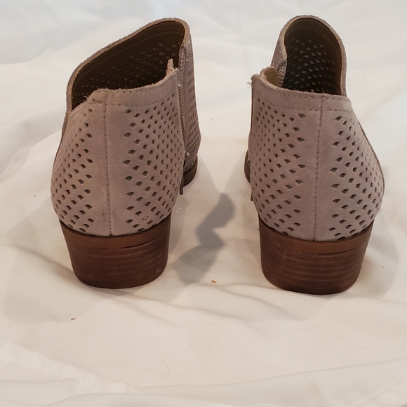 Lucky Brand Suede Ankle Bootie Size 6.5.  Perferated upper, side zip - Picture 4 of 10
